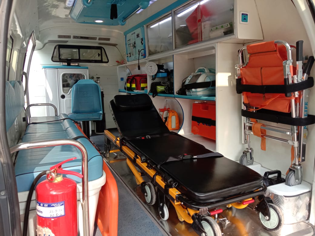 Sahara ambulance responding to emergency in Karachi